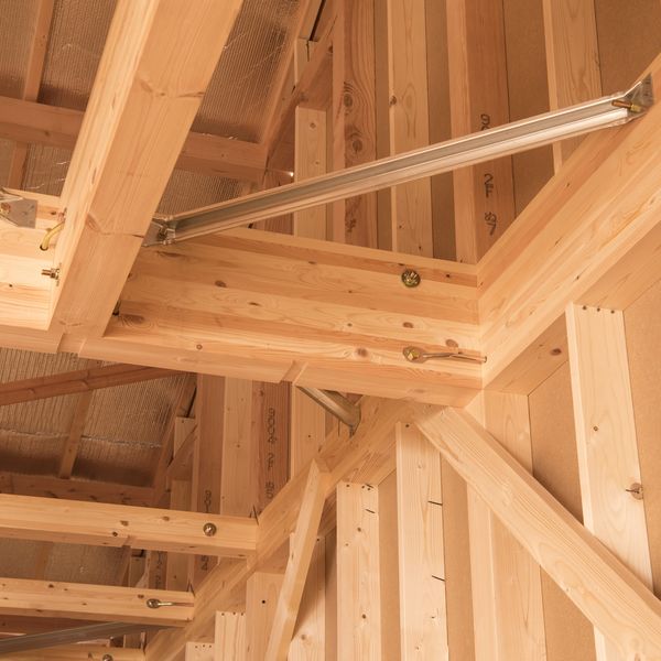 埼玉の有限会社アカサカは建築金物製造を請け負う信頼の厚い会社です