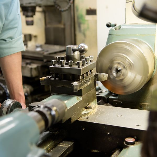 埼玉の建築金物製造会社・有限会社アカサカは協力会社様を募集しております