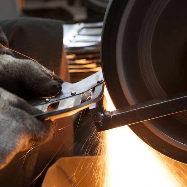 東京で金物の制作や加工を行う有限会社アカサカをぜひご利用ください